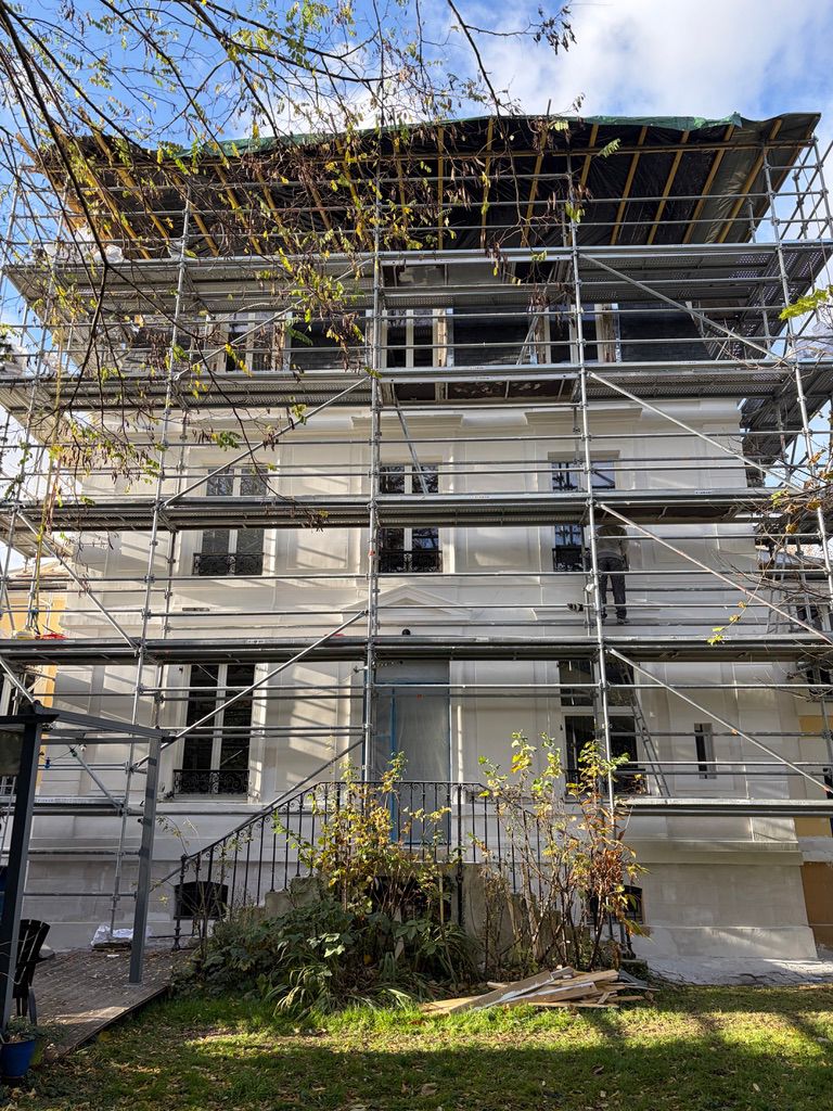 pose echafaudage pavillon fontenay sous bois avant ravalement chantier avec echafaudage a fontenay sous bois